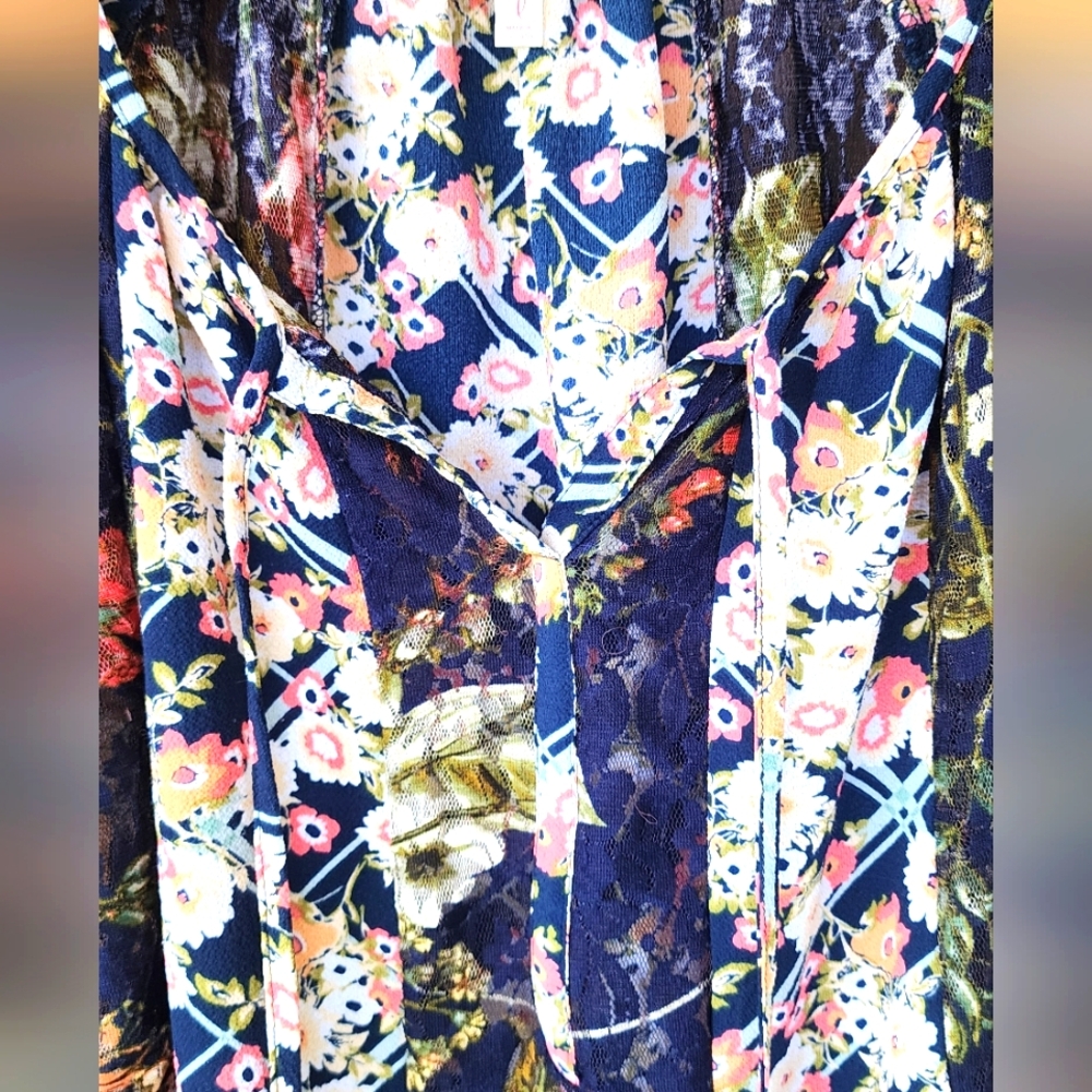 Fig And Flower Ladies Floral Blouse - Picture 3 of 5